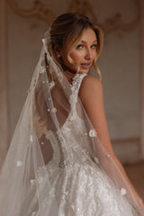 Extravagant Long Ivory A-line Princess Spaghetti Straps Lace Tulle Wedding Dress