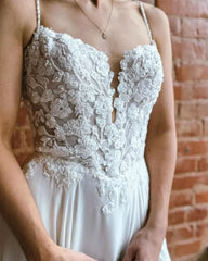 Fabulous A-Line Lace Spaghetti Straps Sleeveless White Wedding Dresses With Split Train