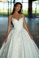 Fabulous A-Line Lace V-Neck Sleeveless White Wedding Dresses With Appliques