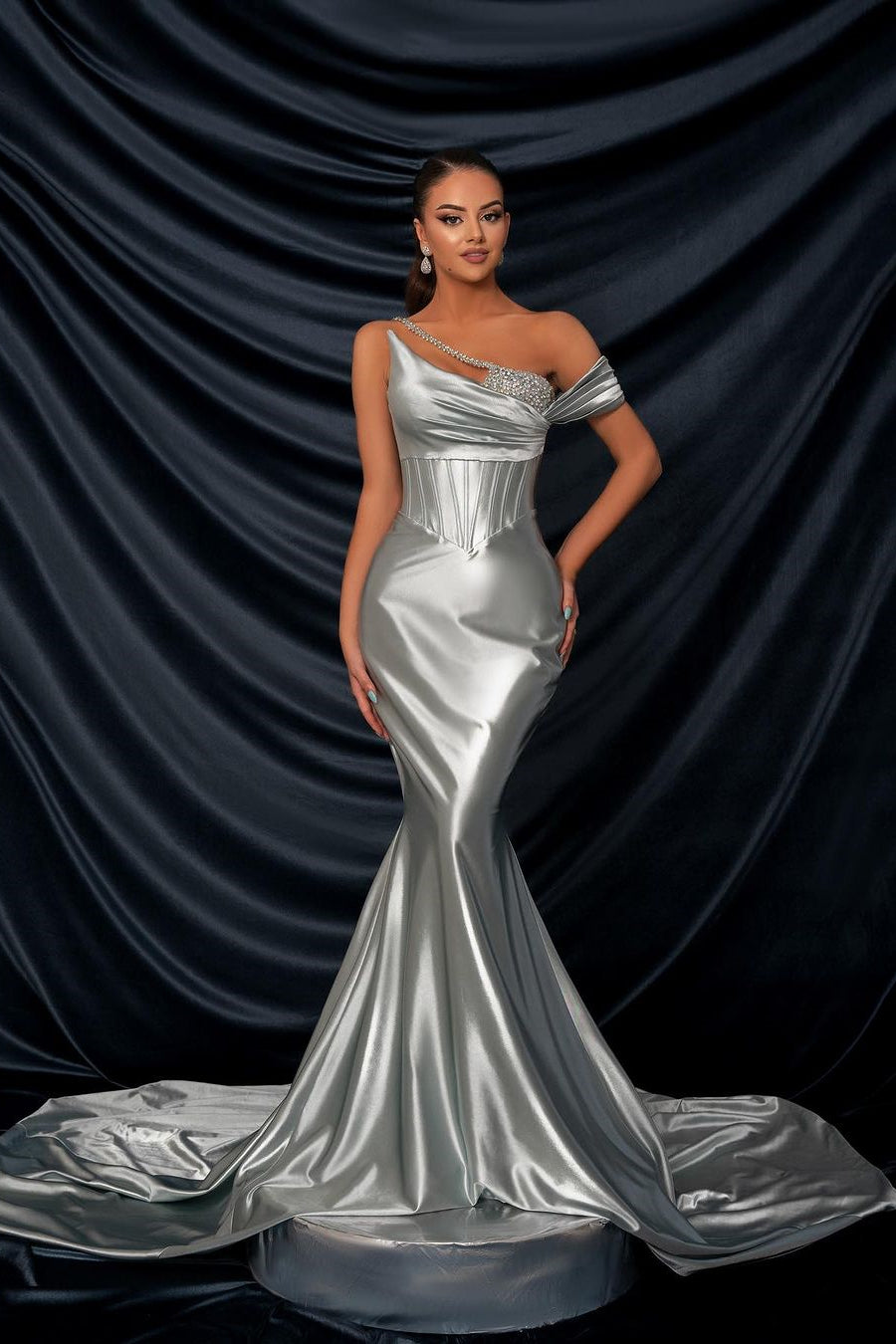 Glamorous Long Silver One Shoulder Sequined Sleeveless Mermaid Prom Dress