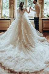 Luxurious Long White Scoop Neck A-line Tulle Lace Wedding Dress with Long Sleeves