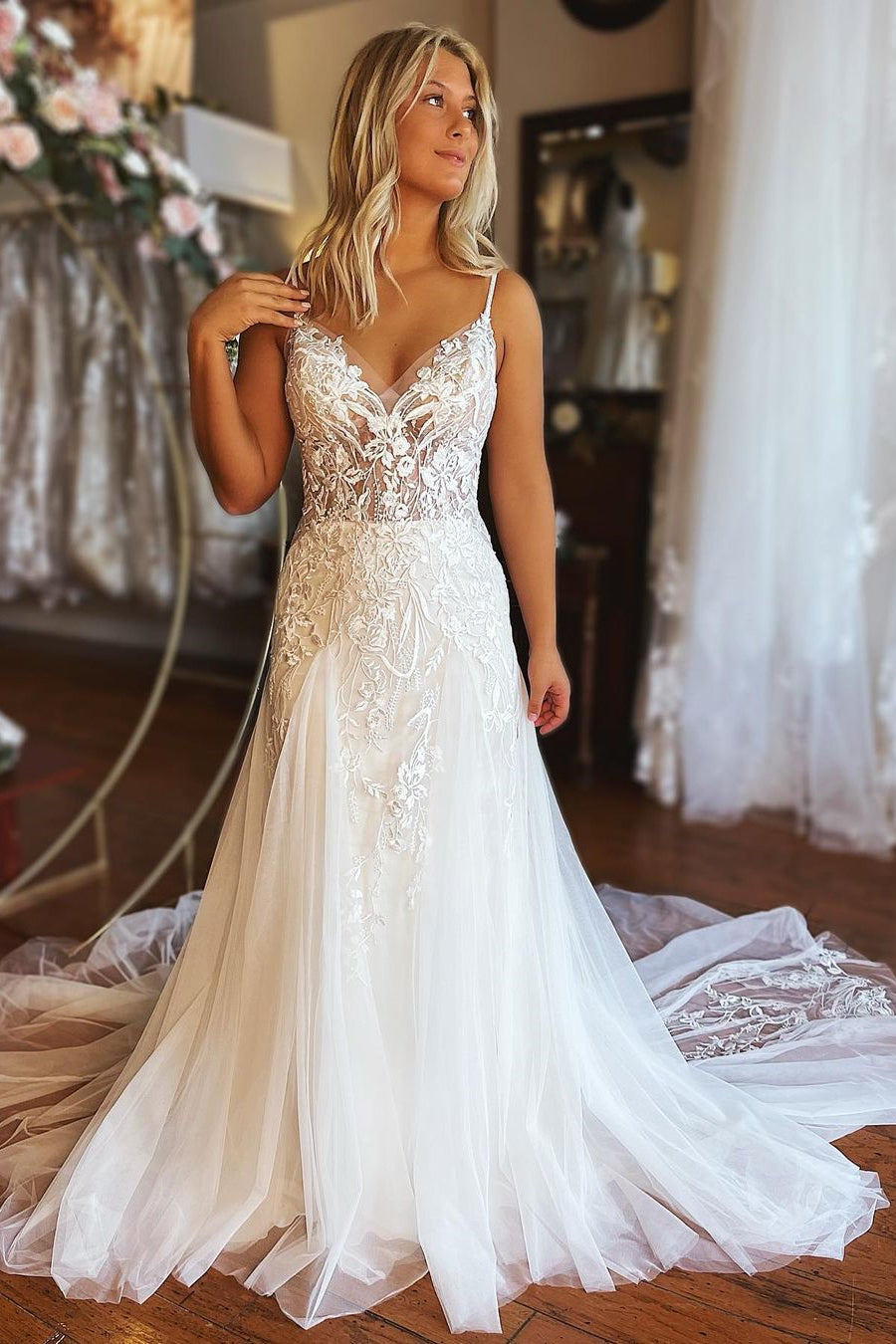 Modern Long A-line Spaghetti Straps Lace Sleeveless Wedding Dress-misshow.com