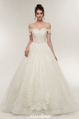 This beautiful Off-shoulder Sweetheart A-line Lace-up Floor Length Lace Appliques Wedding Dresses will make your guests say wow. The Off-the-shoulder bodice is thoughtfully lined, and the Floor-length skirt with Lace,Appliques,Ruffles,Split Front to provide the airy, flatter look of Tulle,Lace.