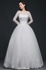 This elegant Scoop Tulle wedding dress with Lace could be custom made in plus size for curvy women. Plus size Long Sleeves Princess bridal gowns are classic yet cheap.