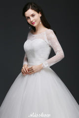 This elegant Scoop Tulle wedding dress with Lace could be custom made in plus size for curvy women. Plus size Long Sleeves Princess bridal gowns are classic yet cheap.