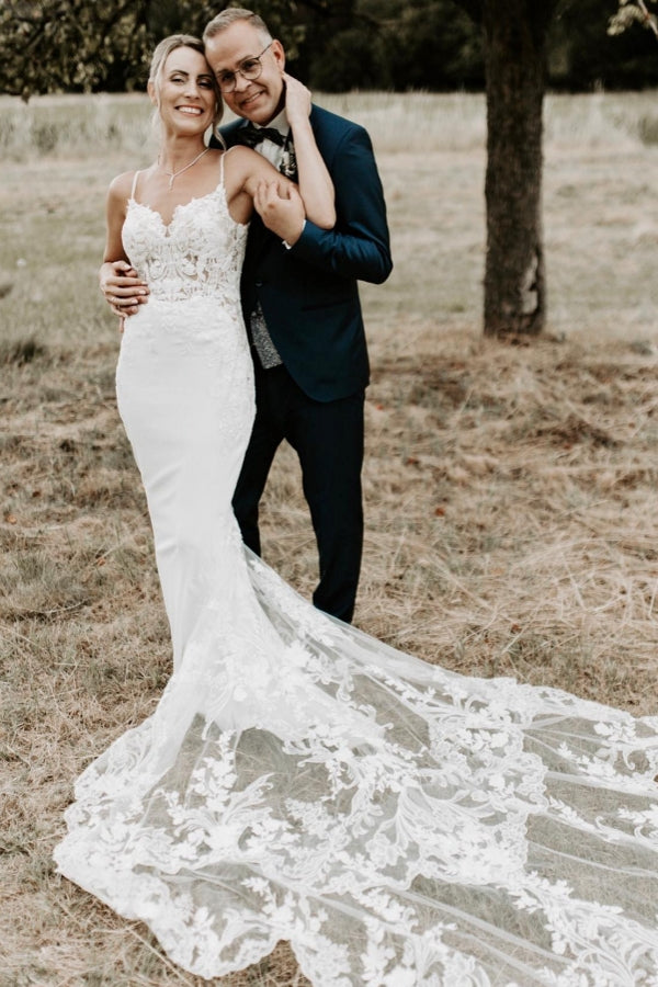 Sexy Long White Spaghetti Straps Mermaid Backless Wedding Dress with Lace