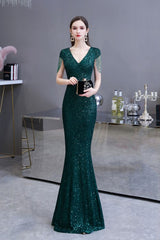 Looking for Prom Dresses,Evening Dresses,Homecoming Dresses,Quinceanera dresses in Sequined, Mermaid style, and Gorgeous Sequined, work  MISSHOW has all covered on this elegant Shining Sequins Emerald Green Mermaid Evening Party Gown with  Tassels Sleeves.