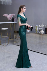 Looking for Prom Dresses,Evening Dresses,Homecoming Dresses,Quinceanera dresses in Sequined, Mermaid style, and Gorgeous Sequined, work  MISSHOW has all covered on this elegant Shining Sequins Emerald Green Mermaid Evening Party Gown with  Tassels Sleeves.