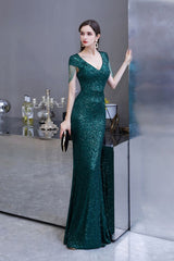 Looking for Prom Dresses,Evening Dresses,Homecoming Dresses,Quinceanera dresses in Sequined, Mermaid style, and Gorgeous Sequined, work  MISSHOW has all covered on this elegant Shining Sequins Emerald Green Mermaid Evening Party Gown with  Tassels Sleeves.