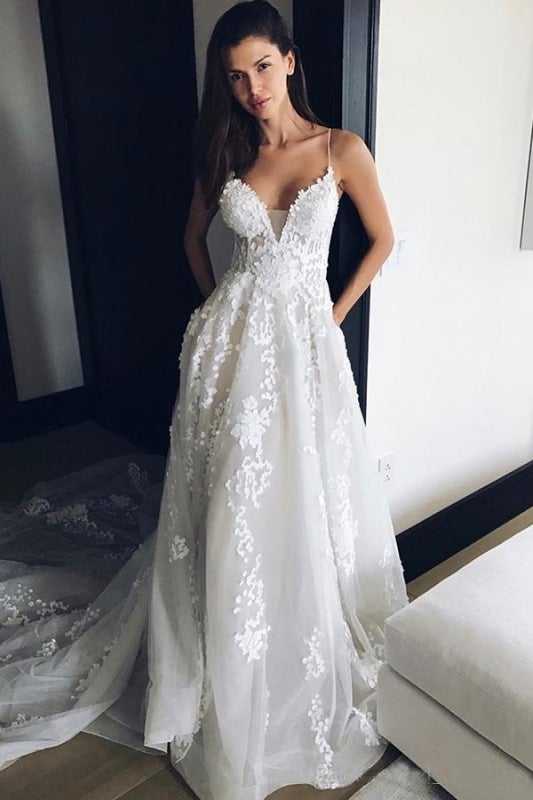 Spaghetti Strap V Neck Beach Court Train Tulle Elegant Wedding Dresses with Lace