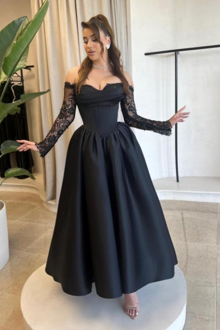 Vintage A-Line Satin Sweetheart Long Sleeve Black Prom Dresses With Appliques