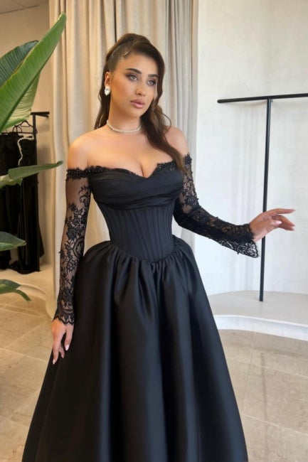 Vintage A-Line Satin Sweetheart Long Sleeve Black Prom Dresses With Appliques