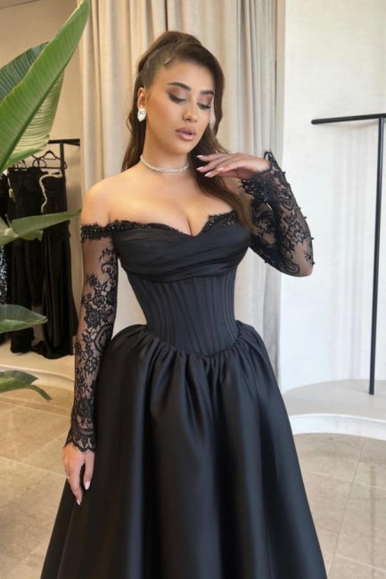 Vintage A-Line Satin Sweetheart Long Sleeve Black Prom Dresses With Appliques