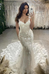 Vintage Column Lace V-Neck Sleeveless Ivory Wedding Dresses With Appliques Train