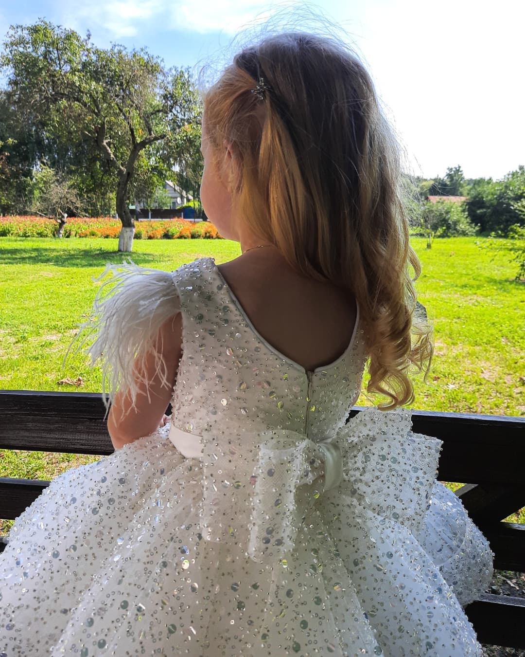 White V-Neck Sleeveless Sequined Flower Girls Dresses