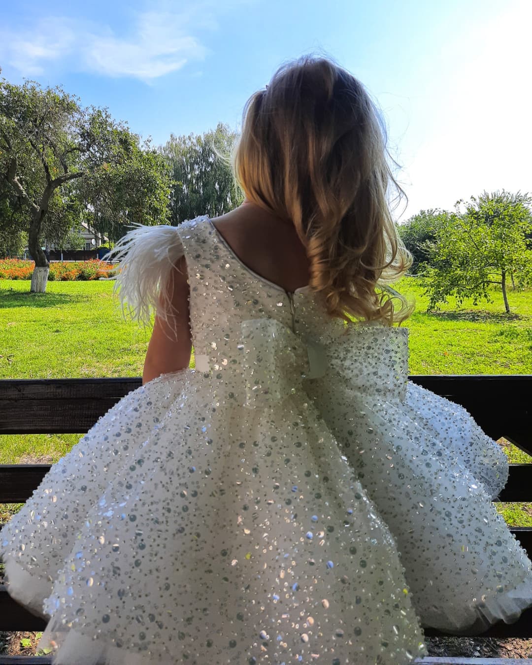 White V-Neck Sleeveless Sequined Flower Girls Dresses